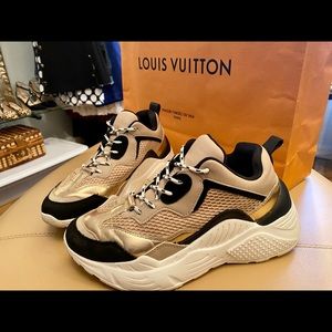 Gorgeous Steve Madden GLAM tennis shoes! Size 8